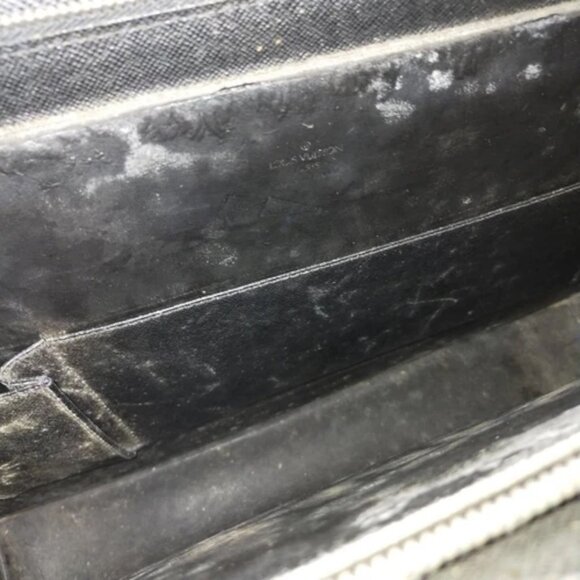 222280BO (L4) Louis Vuitton Crossbody Bag Black Taiga Leather - Picture 6 of 9